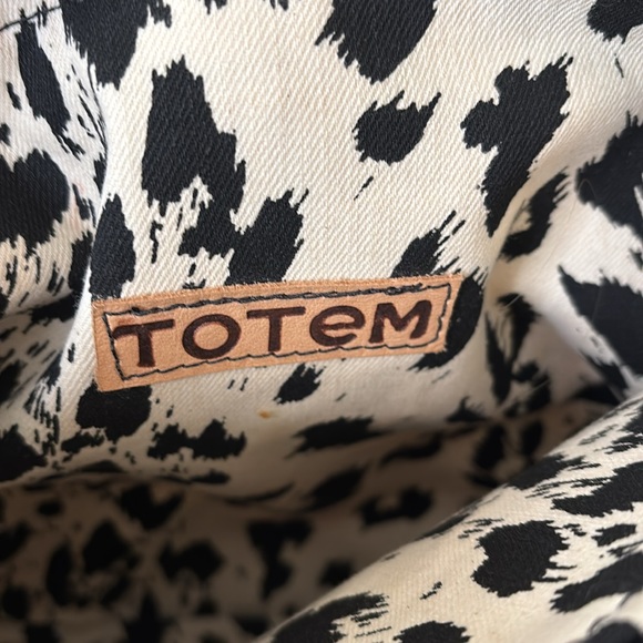 TOTEM - Picture 3 of 7